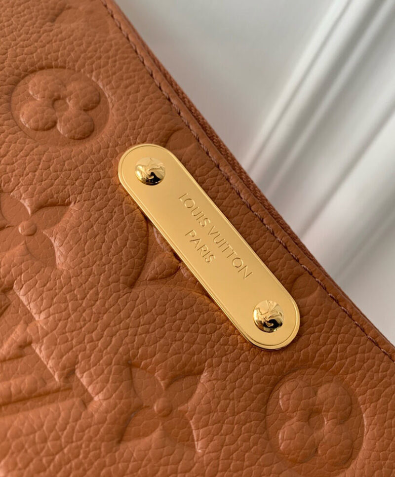 Louis Vuitton Liv Pochette M11916 M83301